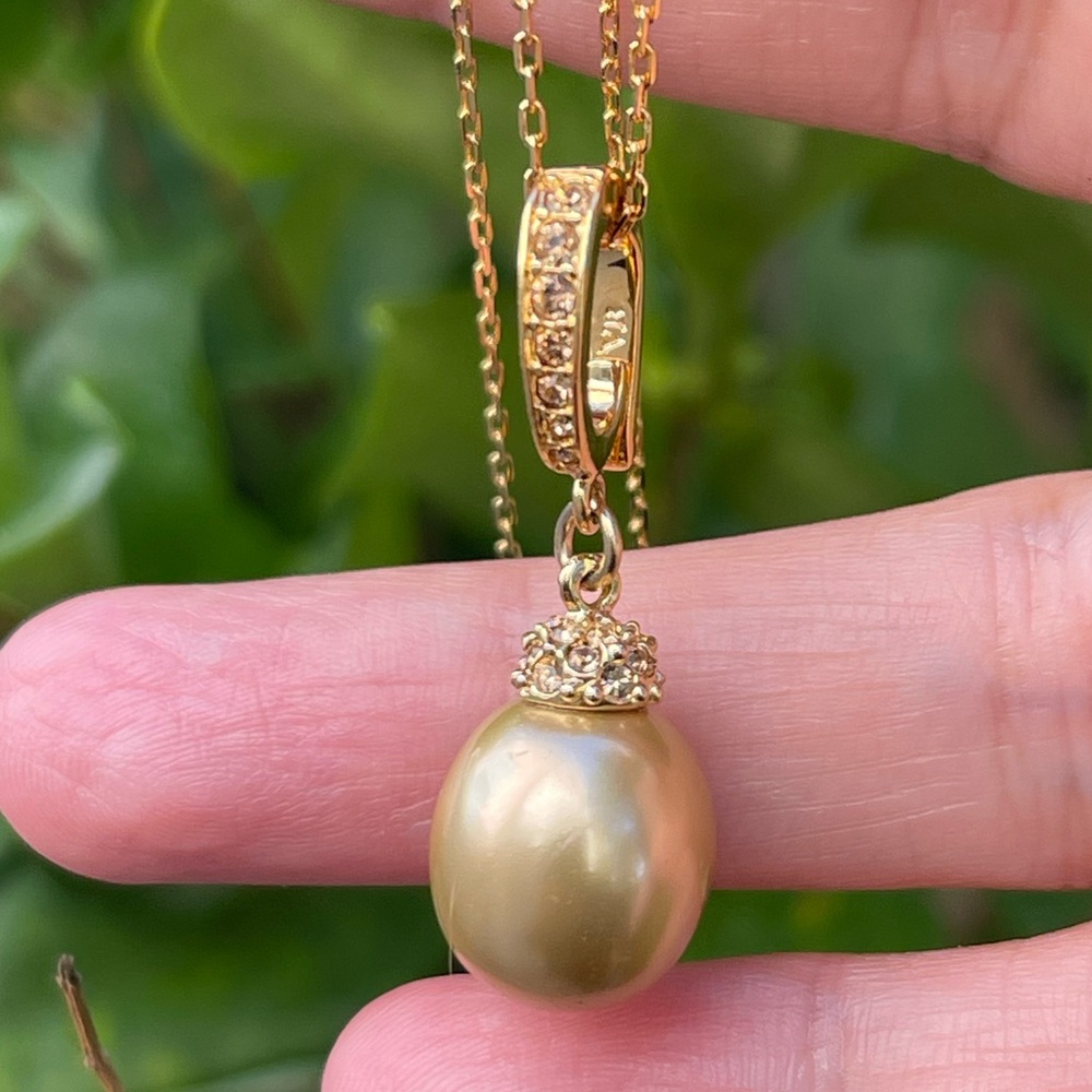 Signed VB imitation gold pearl crystal gold tone pendant Monet chain